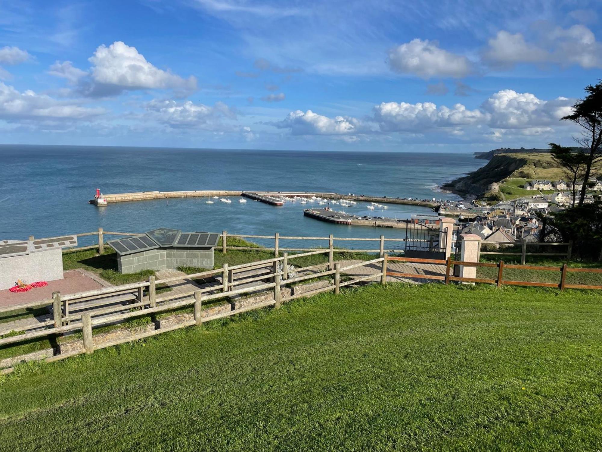 Maison Calme Et Cosy A Port-En-Bessin Pres Du Golf Et De La Mer エクステリア 写真