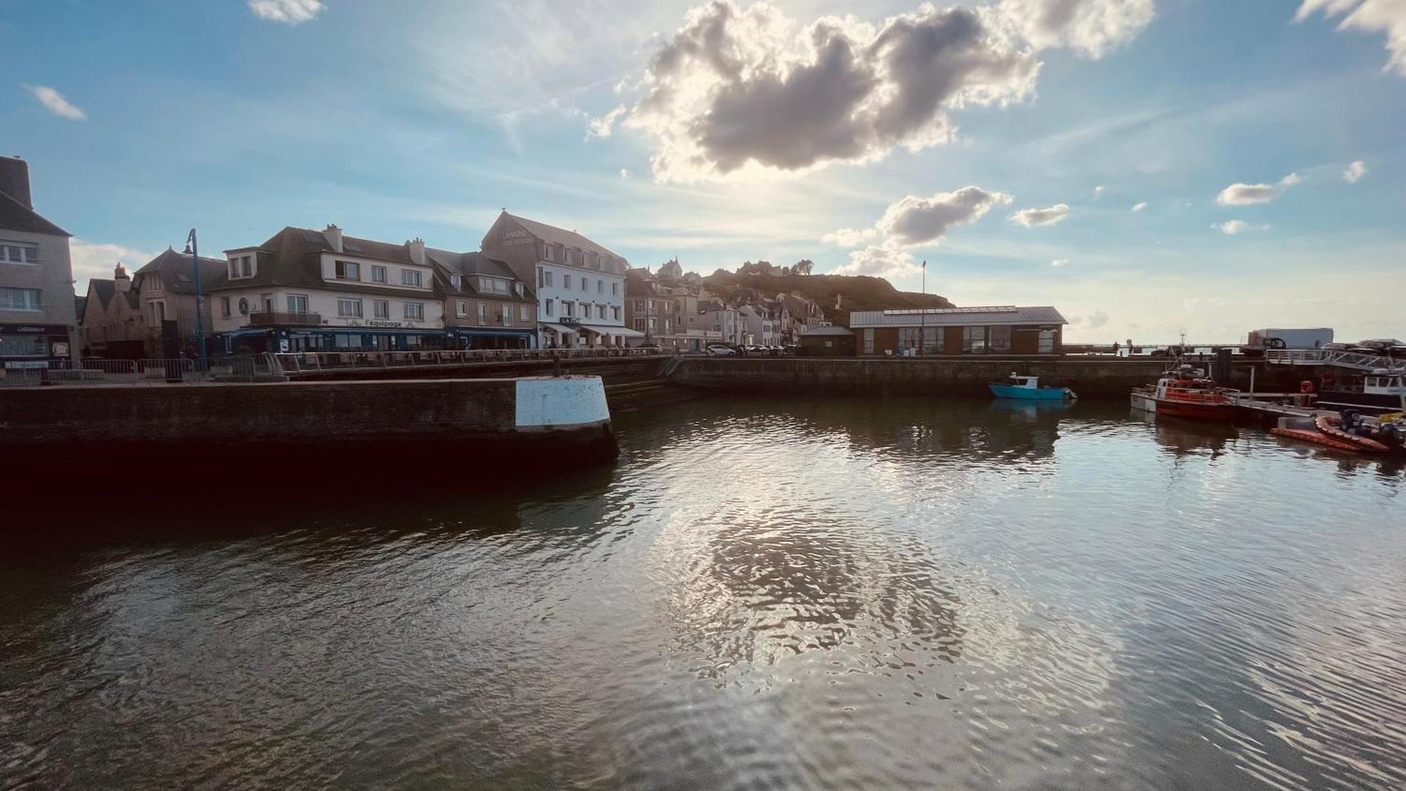 Maison Calme Et Cosy A Port-En-Bessin Pres Du Golf Et De La Mer エクステリア 写真